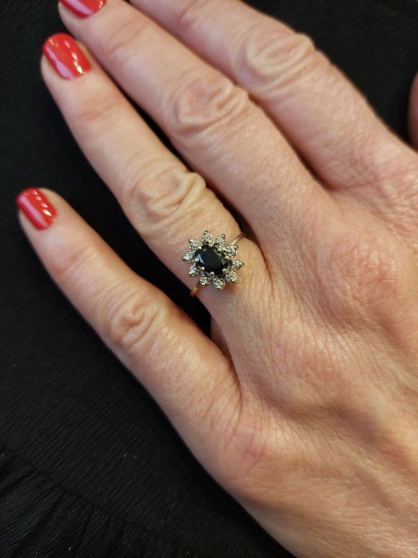BAGUE MARGUERITE SAPHIR ET DIAMANTS — vue 2