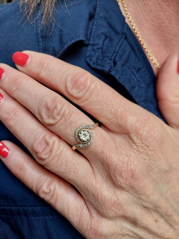 BAGUE TOURBILLON DIAMANTS ART-NOUVEAU — vue 2