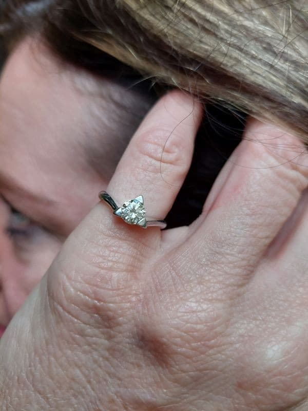 SOLITAIRE DIAMANT 0.60 CARAT — vue 2