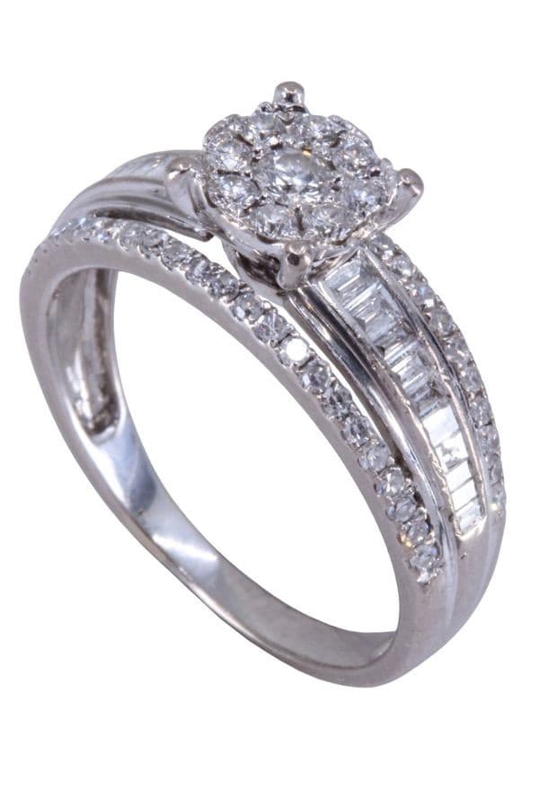 BAGUE STYLE SOLITAIRE MODERNE DIAMANTS — vue 4