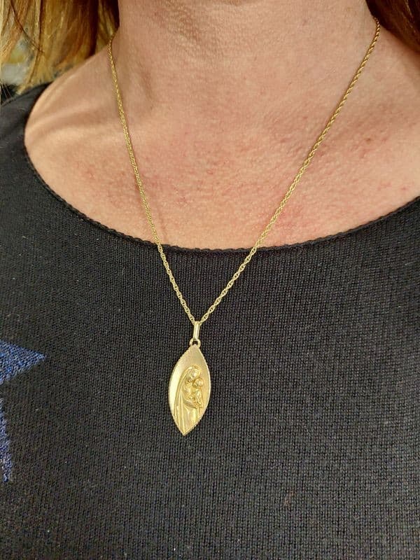 MÉDAILLE DE LA VIERGE À L'ENFANT — vue 2