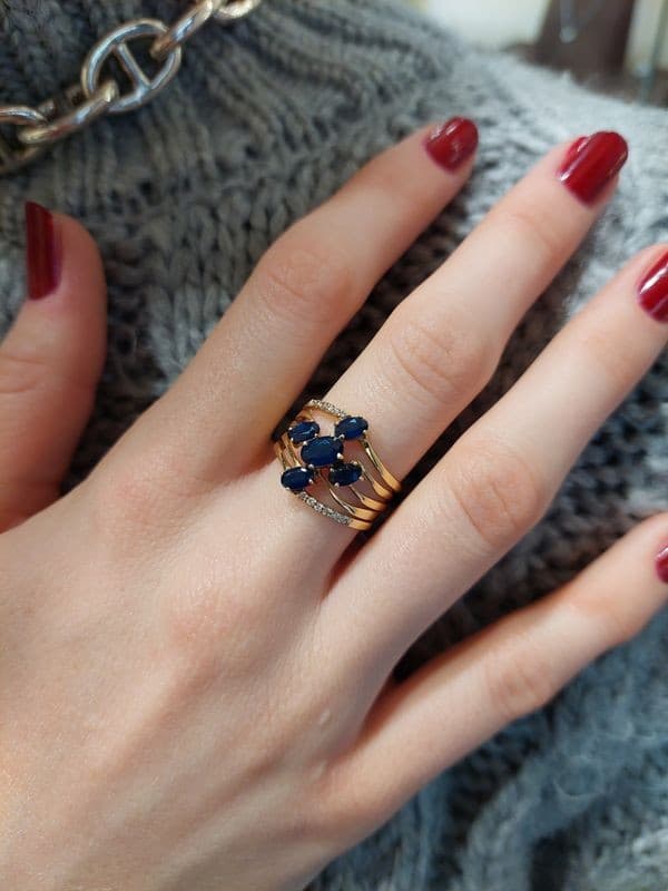 BAGUE MODERNE SAPHIRS ET DIAMANTS — vue 2