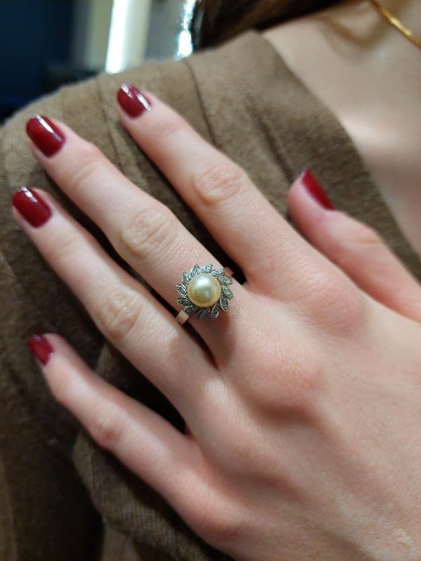 BAGUE MODERNE PERLE ET DIAMANTS — vue 2