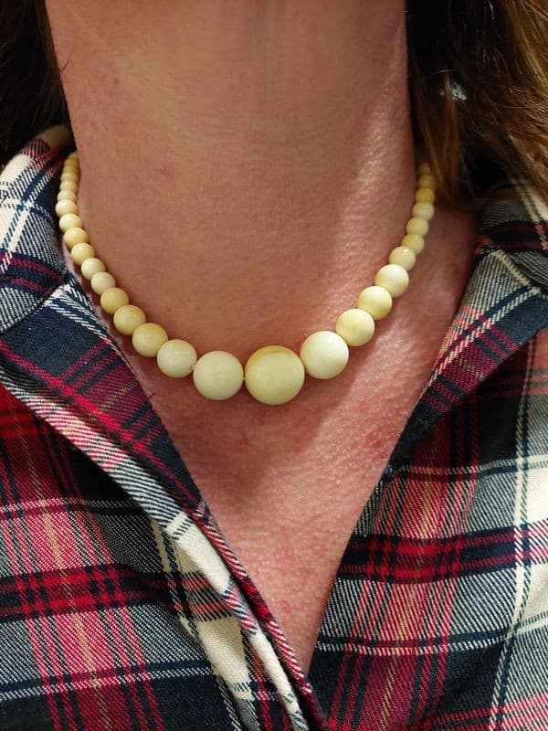 COLLIER IVOIRE EN CHUTE — vue 2