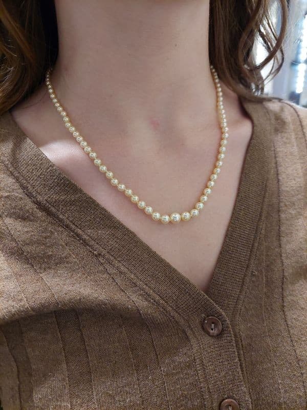 COLLIER DE PERLES EN CHUTE ET RUBIS — vue 2