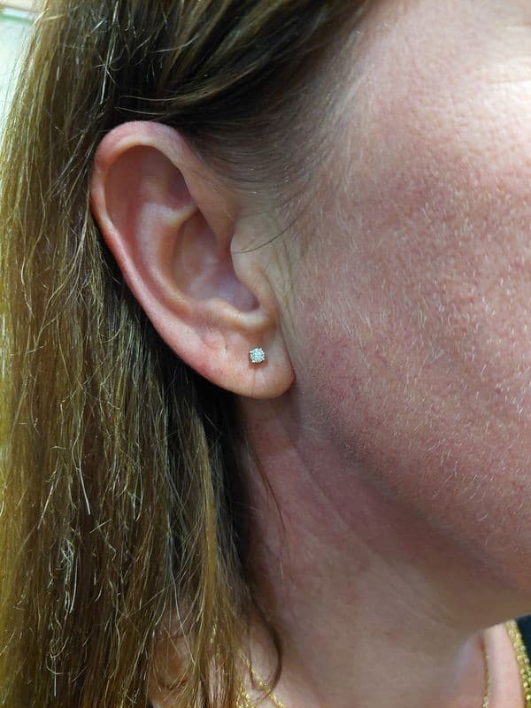 BOUCLES D'OREILLES CLOUS DIAMANTS — vue 2
