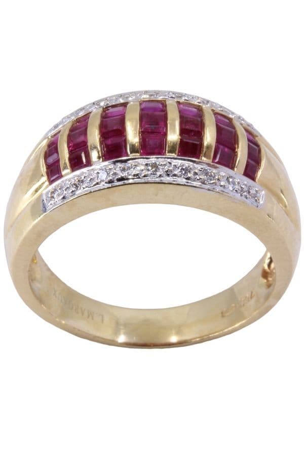 BAGUE MODERNE RUBIS CALIBRÉS ET DIAMANTS — vue 1