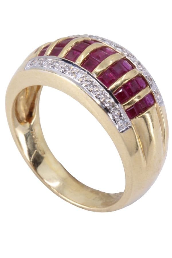 BAGUE MODERNE RUBIS CALIBRÉS ET DIAMANTS — vue 5
