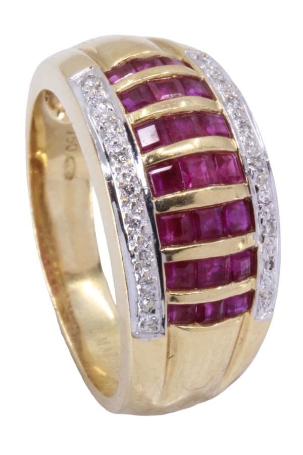 BAGUE MODERNE RUBIS CALIBRÉS ET DIAMANTS — vue 6