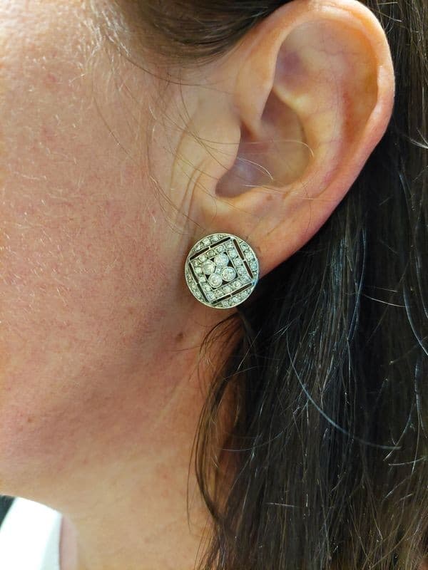 BOUCLES D'OREILLES STYLE ART-DÉCO DIAMANTS — vue 2