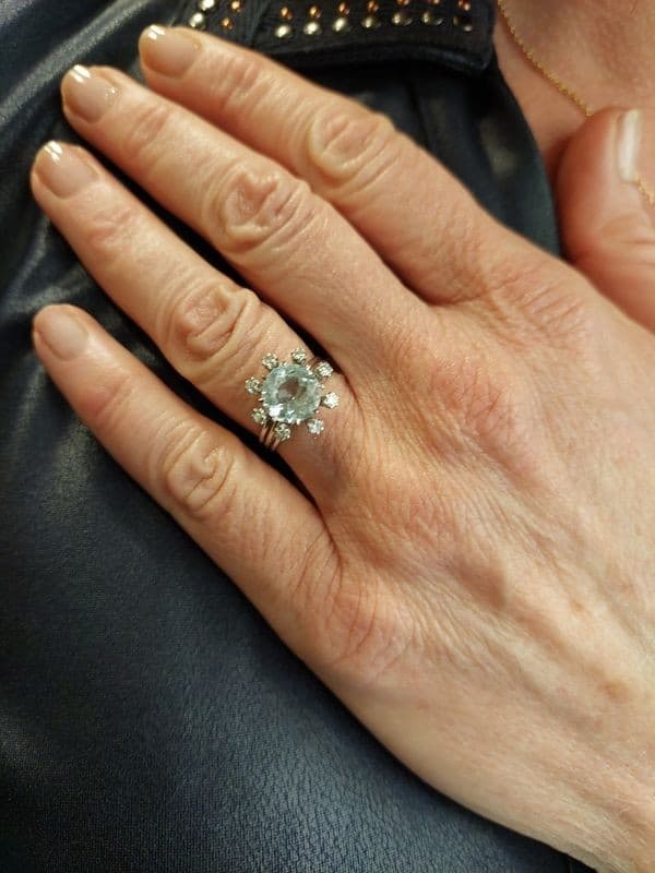 BAGUE MODERNE AIGUE-MARINE ET DIAMANTS — vue 2