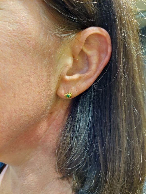 BOUCLES D'OREILLES PÉPITES ÉMERAUDES — vue 2