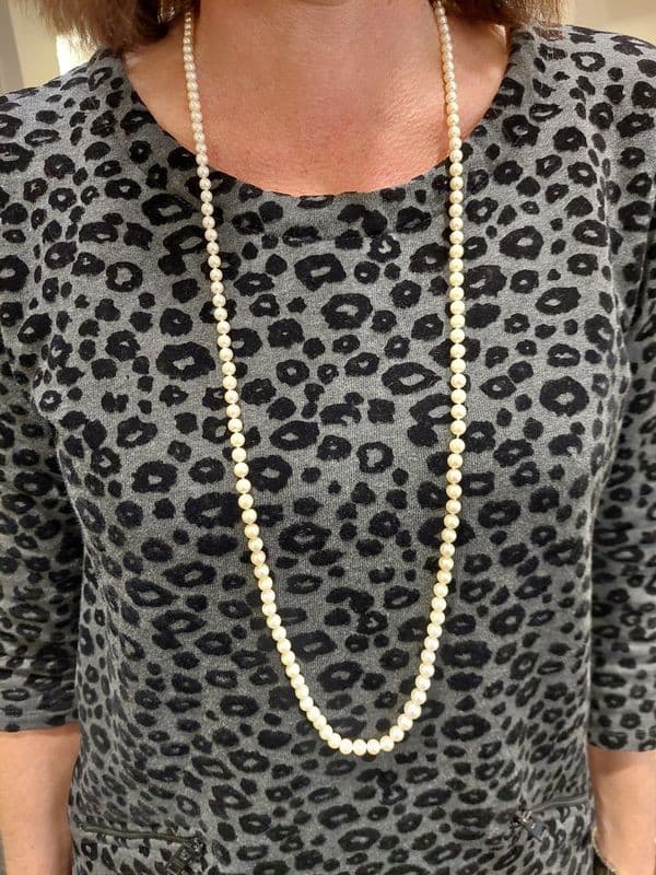 COLLIER DE PERLES EN CHUTE — vue 2