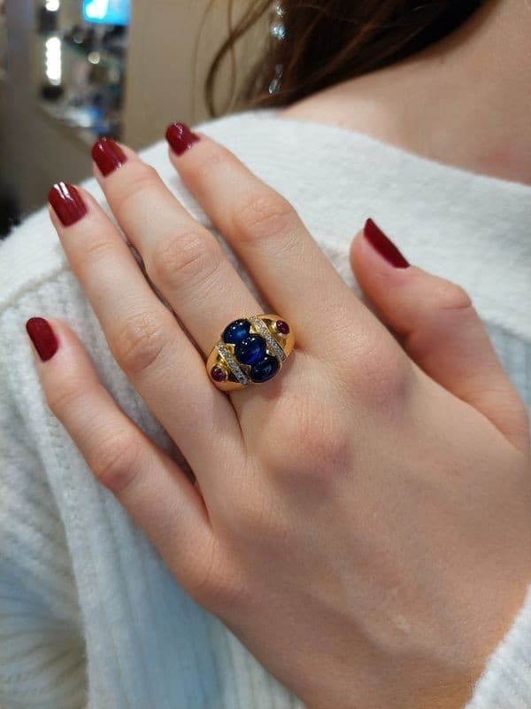 BAGUE SAPHIRS RUBIS ET DIAMANTS — vue 2
