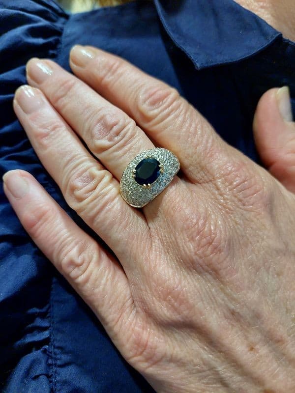 BAGUE MODERNE SAPHIR ET DIAMANTS — vue 2
