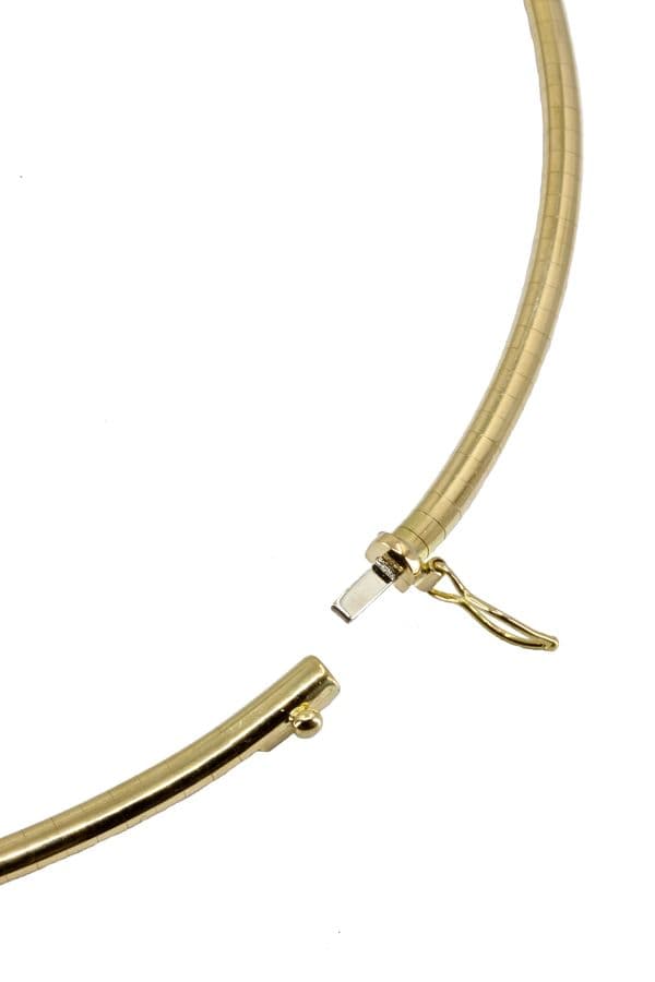 Collier OMÉGA — vue 3