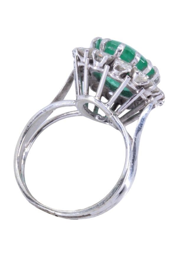BAGUE POMPADOUR ÉMERAUDE ET DIAMANTS — vue 6