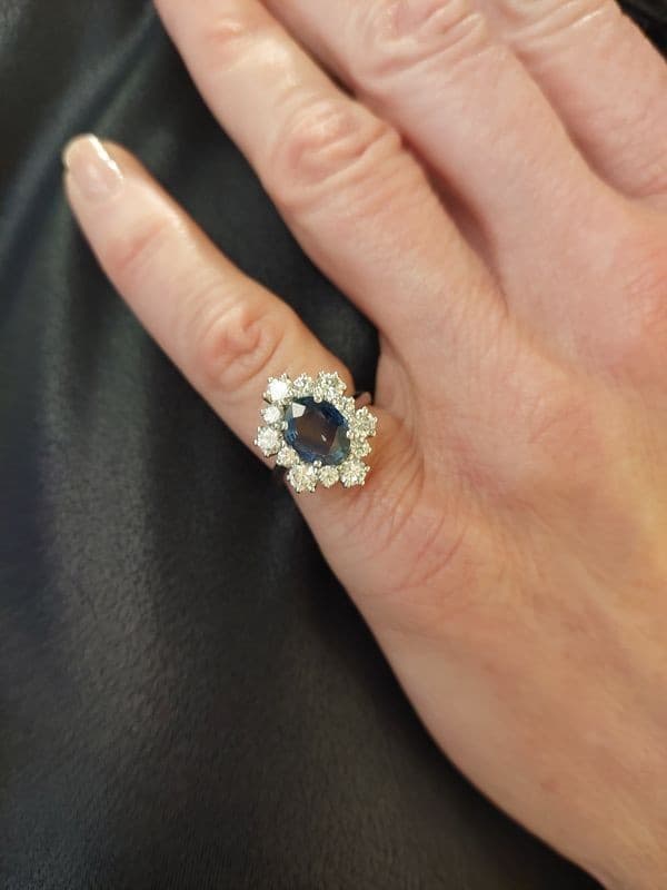 BAGUE POMPADOUR SAPHIR ET DIAMANTS — vue 2