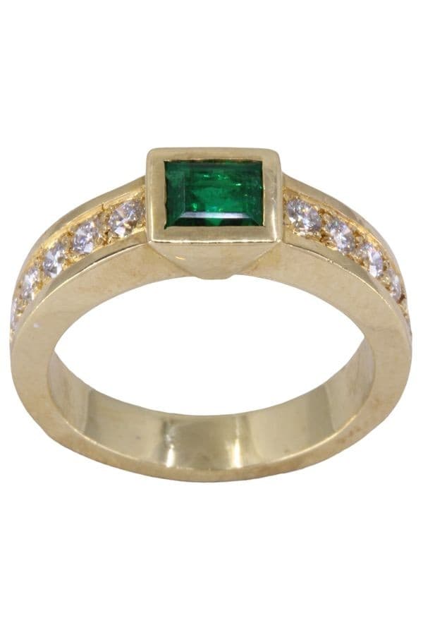 BAGUE MODERNE ÉMERAUDE ET DIAMANTS — vue 1