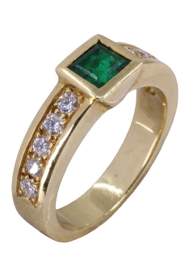 BAGUE MODERNE ÉMERAUDE ET DIAMANTS — vue 4