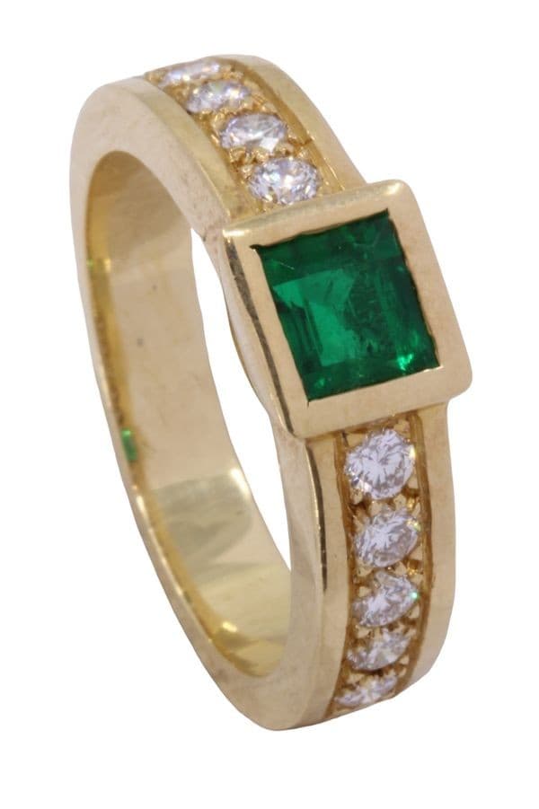 BAGUE MODERNE ÉMERAUDE ET DIAMANTS — vue 5