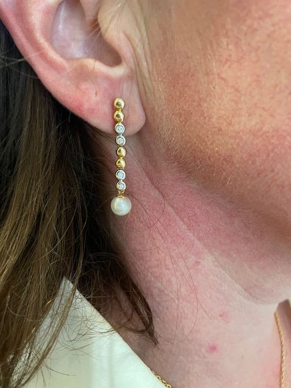 BOUCLES D'OREILLES PENDANTES PERLES ET DIAMANTS — vue 2