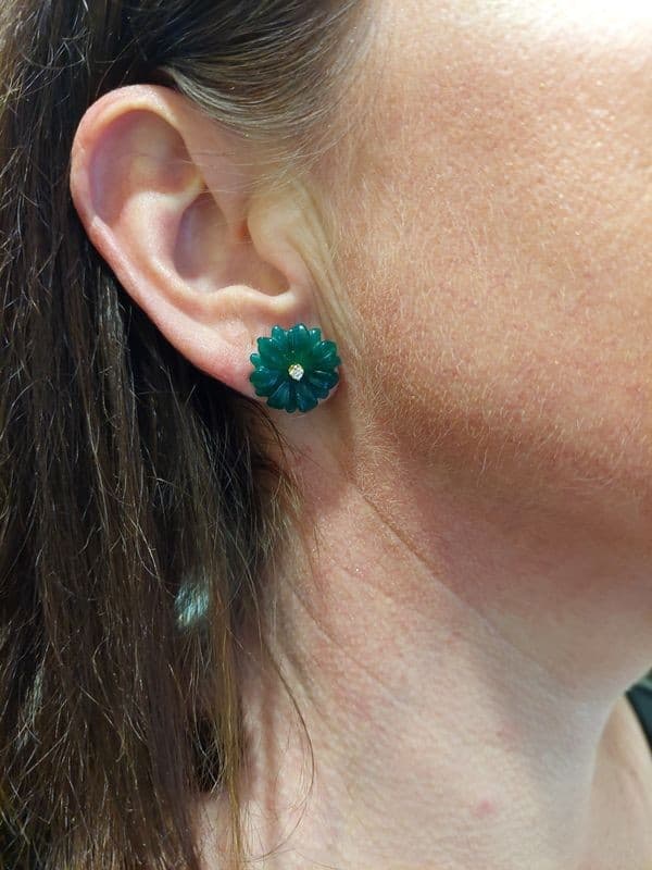 BOUCLES D'OREILLES FLEURS ÉMERAUDE ET DIAMANTS — vue 2