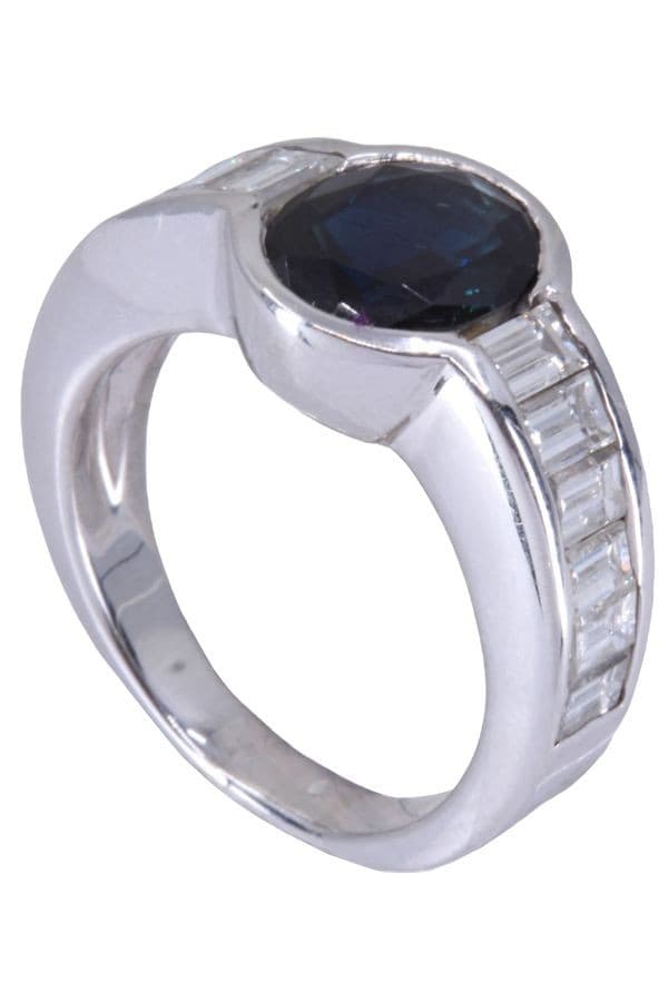BAGUE MODERNE SAPHIR ET DIAMANTS BAGUETTES — vue 4