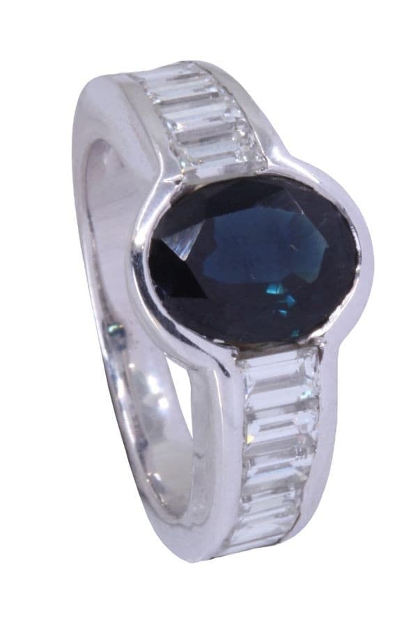BAGUE MODERNE SAPHIR ET DIAMANTS BAGUETTES — vue 5