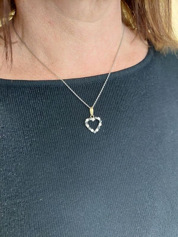 PENDENTIF CŒUR SAPHIRS ET DIAMANTS — vue 2