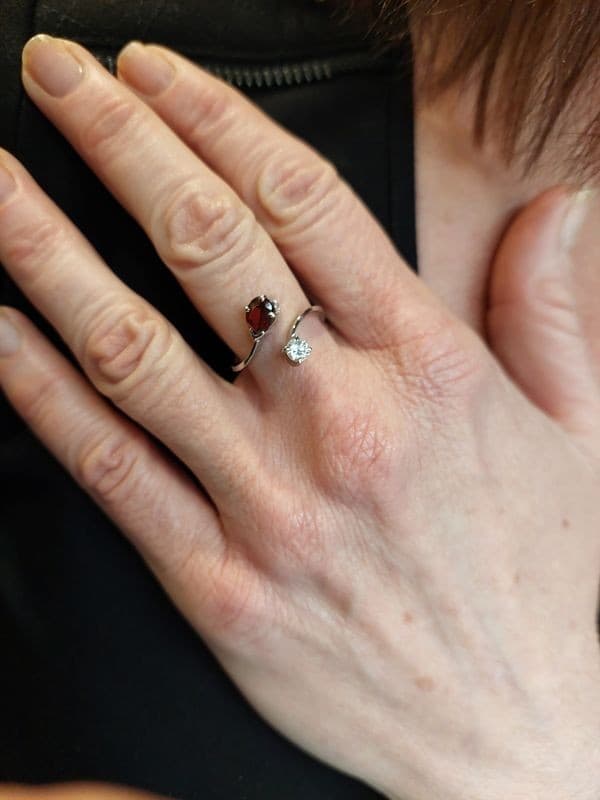 BAGUE TOI ET MOI GRENAT ET DIAMANT — vue 2
