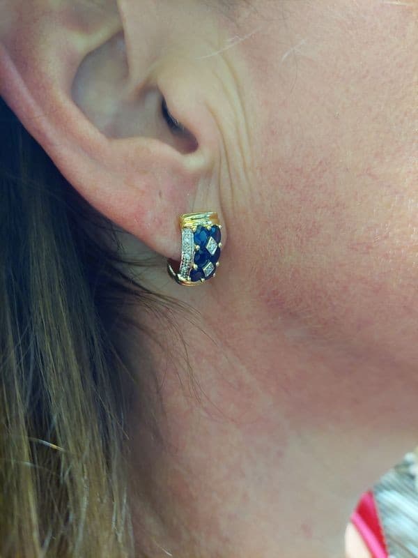 BOUCLES D'OREILLES MODERNES SAPHIRS ET DIAMANTS — vue 2
