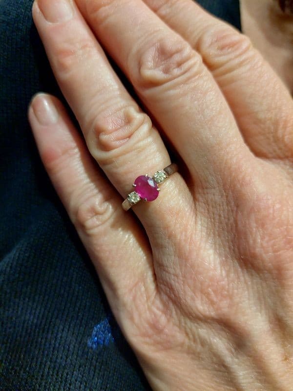 BAGUE RUBIS ET DIAMANTS — vue 2