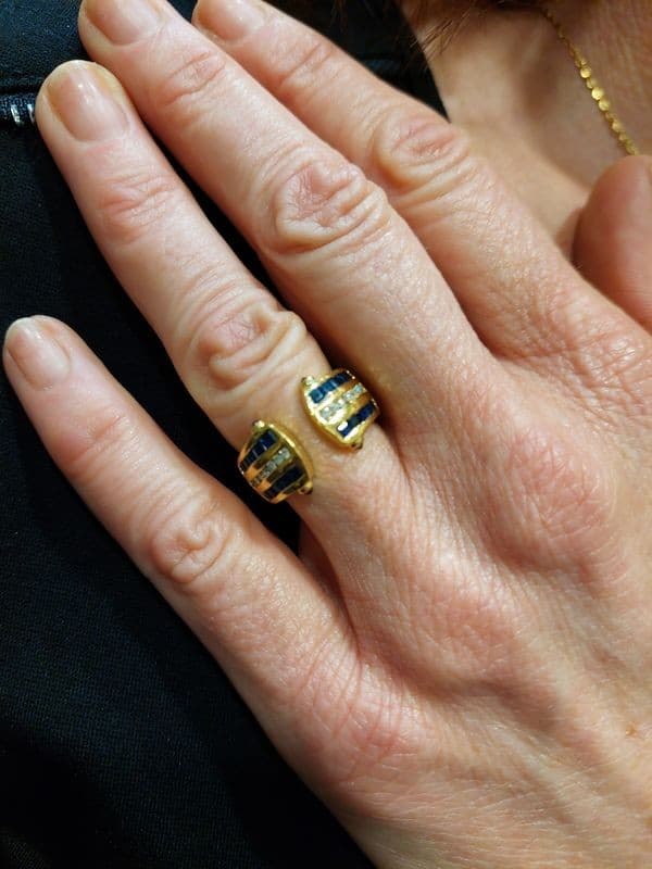 BAGUE MODERNE SAPHIRS ET DIAMANTS — vue 2