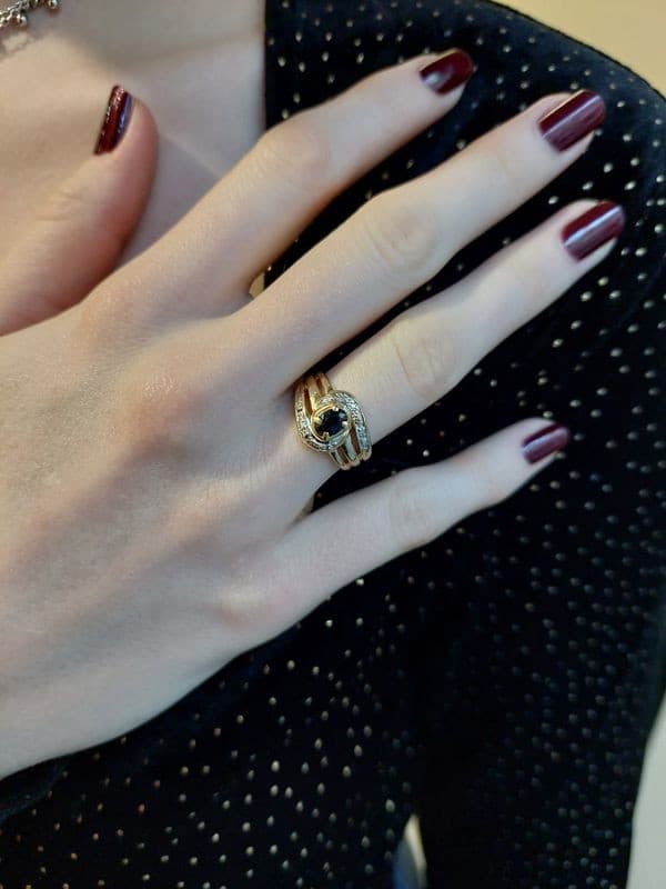 BAGUE MODERNE SAPHIR ET DIAMANTS — vue 2