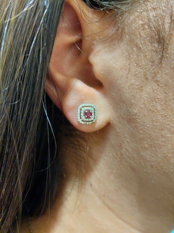 BOUCLES D'OREILLES RUBIS ET DIAMANTS — vue 2
