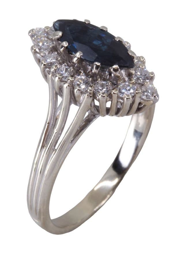 BAGUE MARQUISE SAPHIR ET DIAMANTS — vue 3