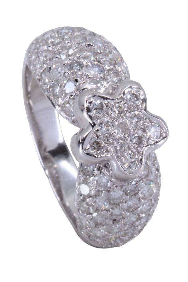 BAGUE FLEUR PAVAGE DIAMANTS — vue 5