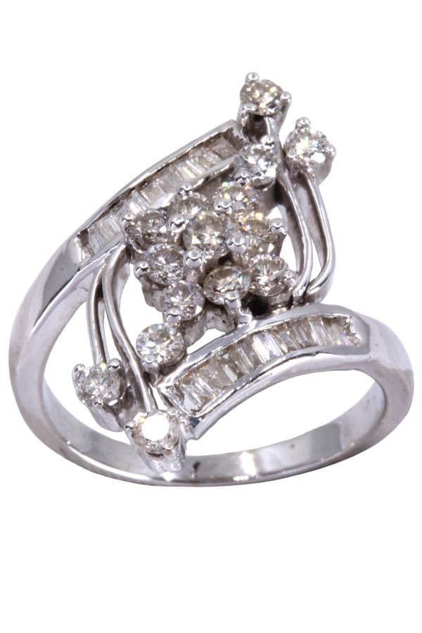 BAGUE MODERNE DIAMANTS — vue 1