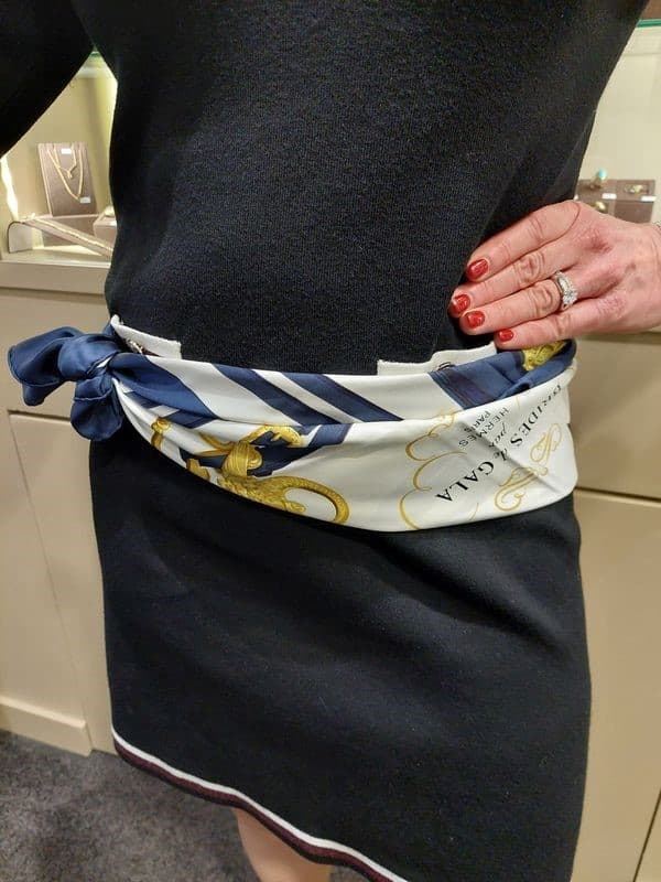 FOULARD HERMÈS "BRIDES DE GALA" — vue 2