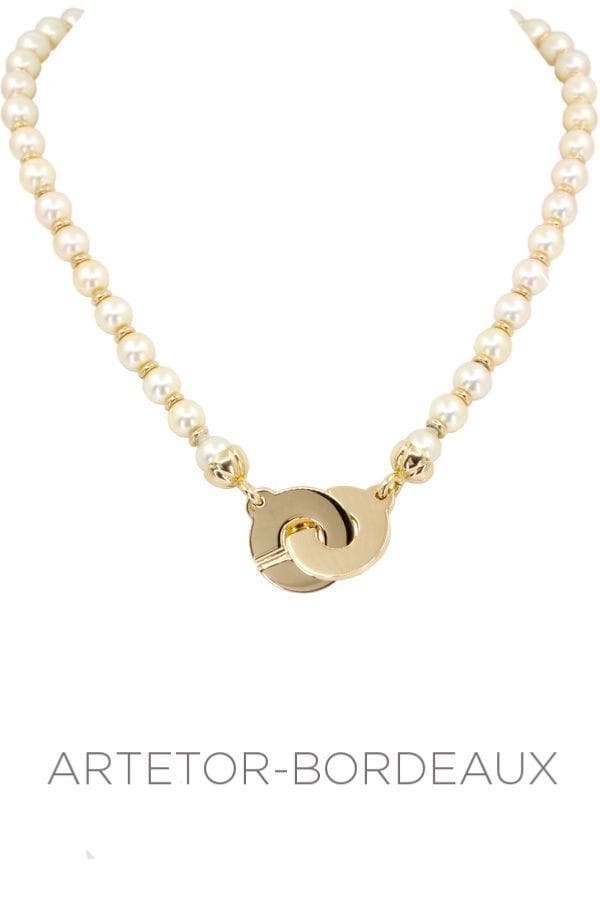 Collier de perles fermoir menottes — vue 1