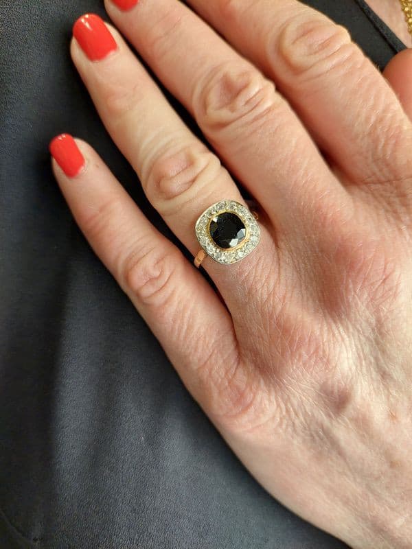 BAGUE ANCIENNE MARGUERITE SAPHIR ET DIAMANTS — vue 2