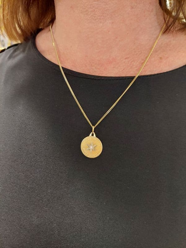 PENDENTIF CETTE ÉTOILE PORTE BONHEUR — vue 2