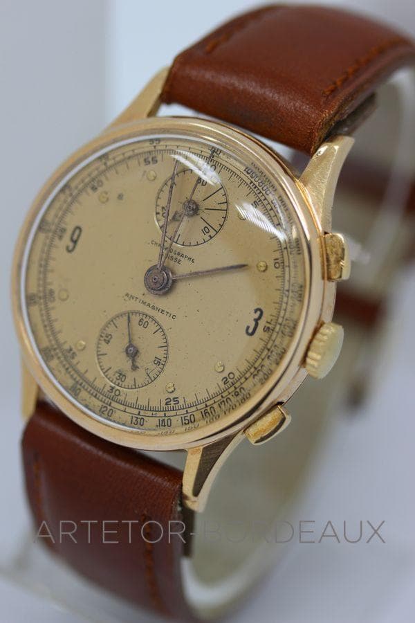 Chronographe Suisse boitier or 18 carats — vue 3