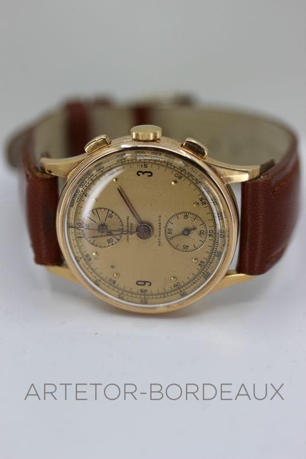Chronographe Suisse boitier or 18 carats — vue 4