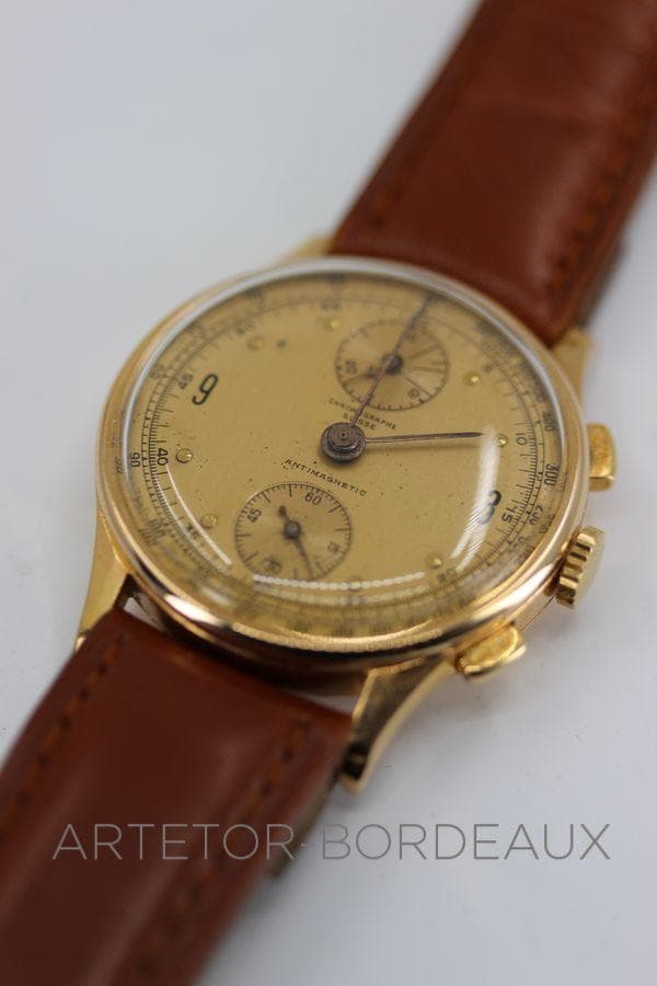 Chronographe Suisse boitier or 18 carats — vue 6