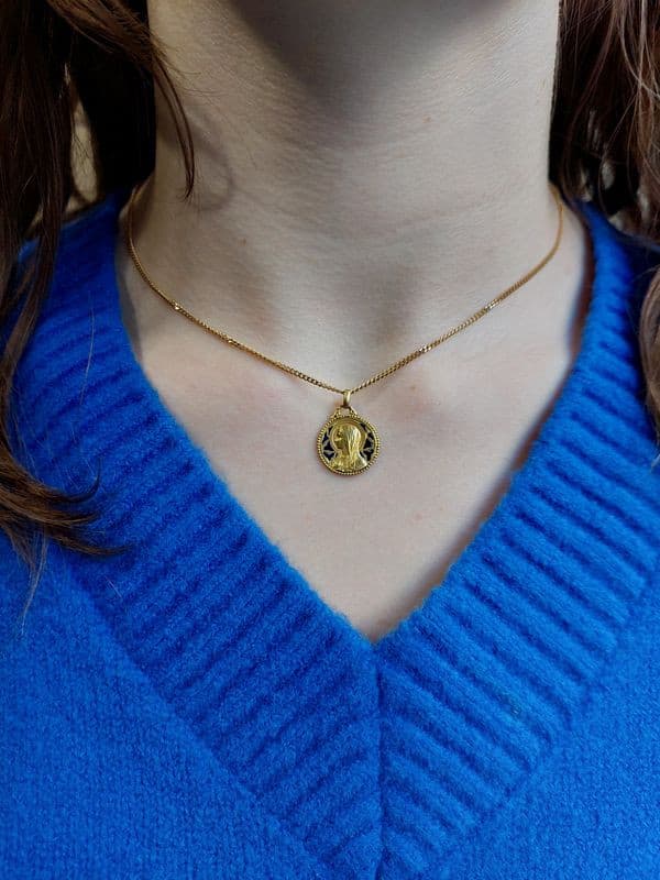 MÉDAILLE VIERGE ÉMAILLÉE — vue 2