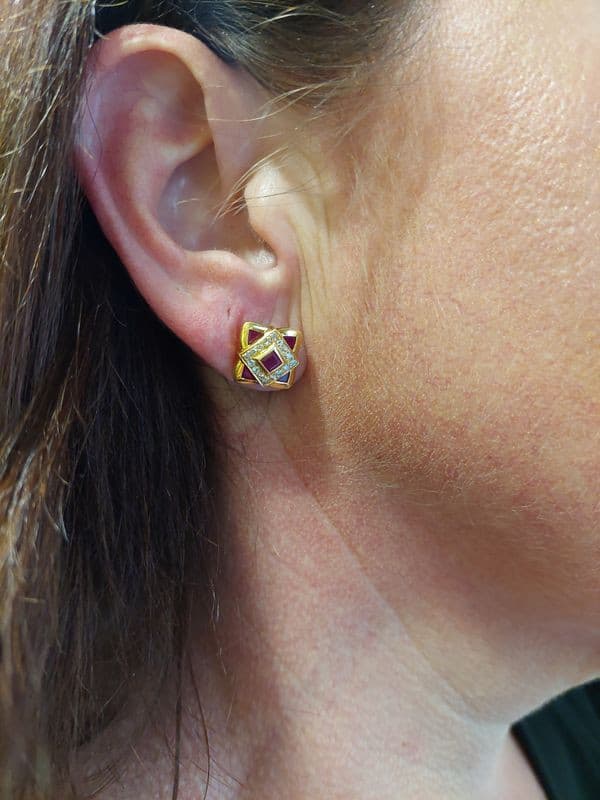BOUCLES D'OREILLES RUBIS ET DIAMANTS — vue 2