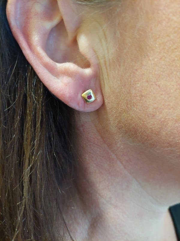 BOUCLES D'OREILLES RUBIS — vue 2