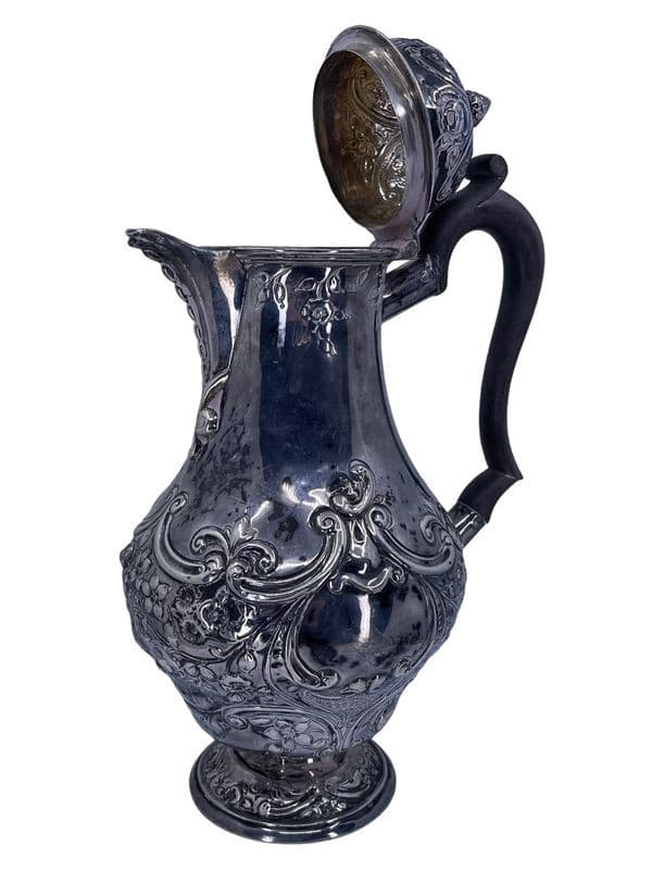CAFETIÈRE ANCIENNE EN ARGENT — vue 3